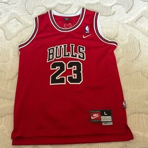 USED Michael Jordan #23 Chicago Bulls Jersey Size Youth Large